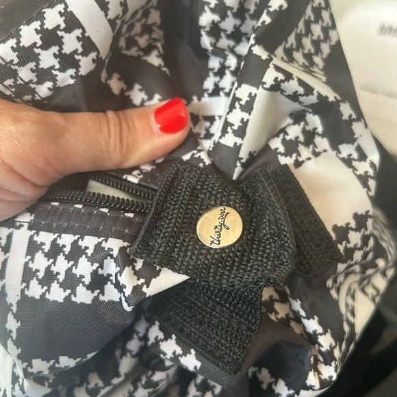 Thirty-One Black and White Cooler bag Timeless Style - Picture 3 of 3